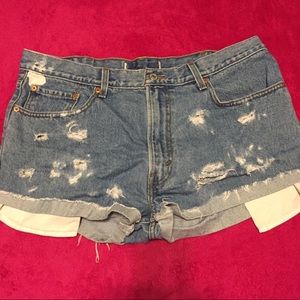 DIY distressed LEVI shorts